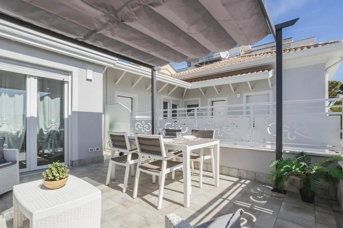 Splendido Appartamento Con Parcheggio E Terrazza Riccione 0*,  Itália