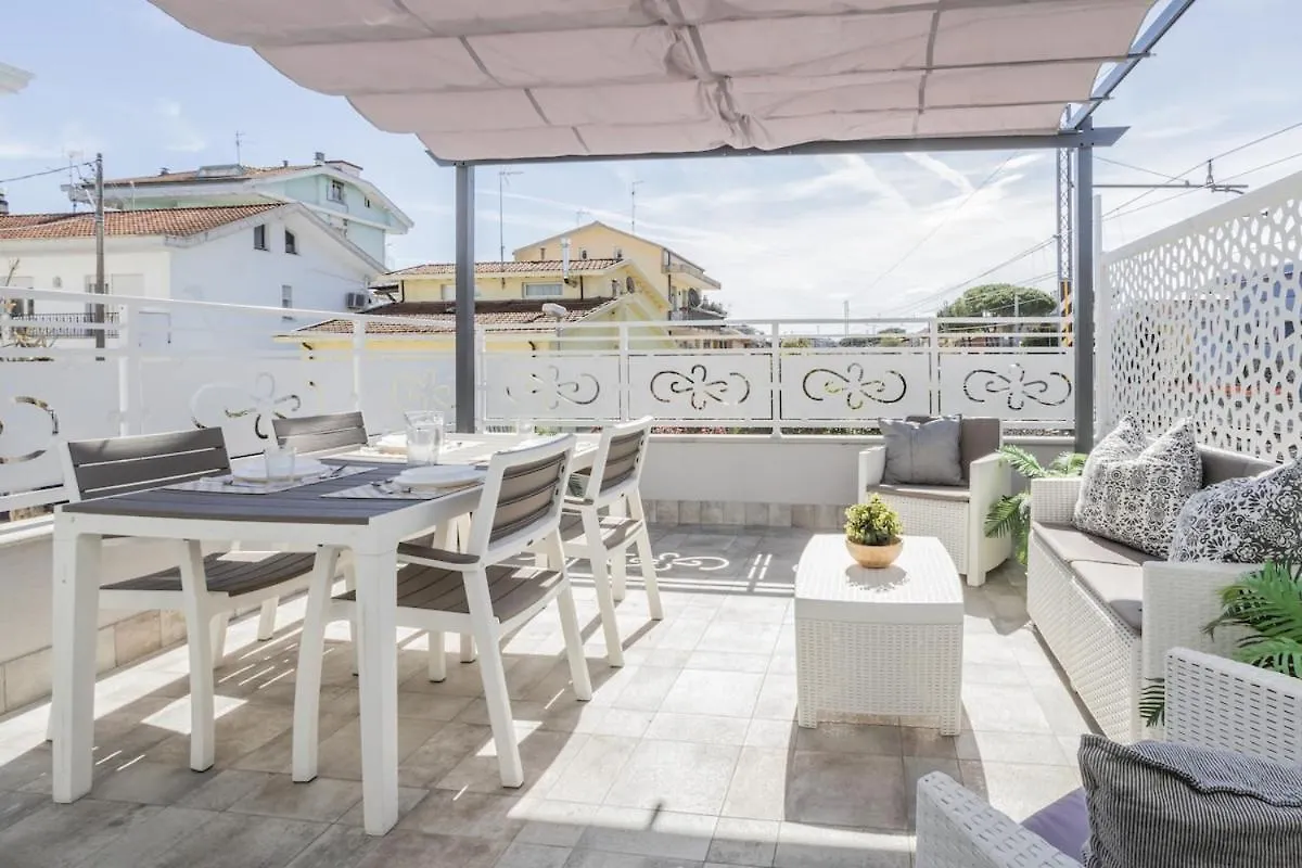 Splendido Appartamento Con Parcheggio E Terrazza Riccione 0*,